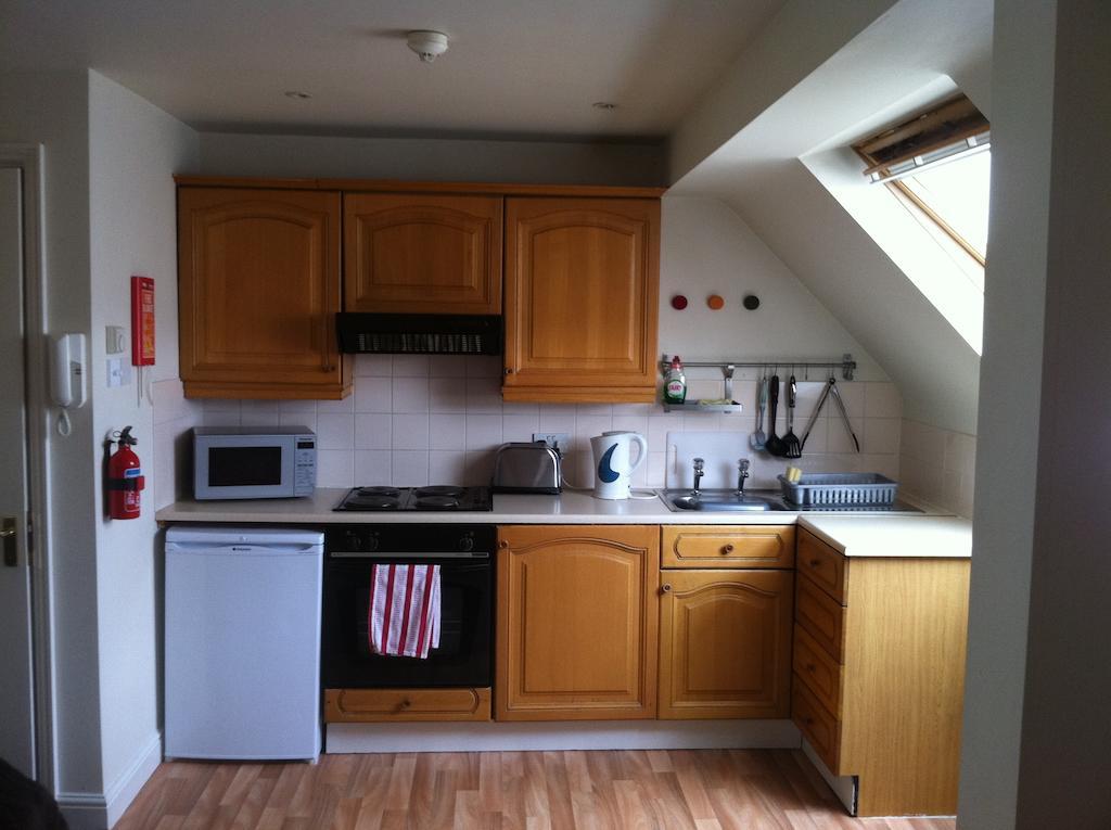 Pound Corner Apartment Godalming Phòng bức ảnh
